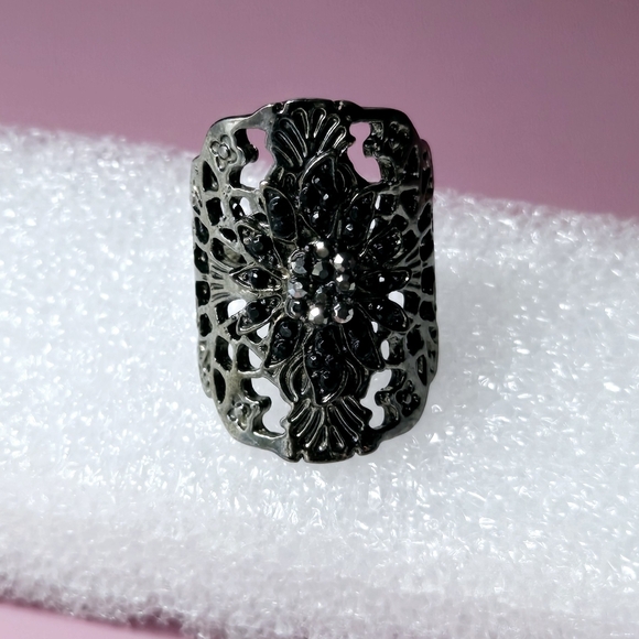 Intricate Dark Black Gray Floral Ring Size 7 - Picture 6 of 16
